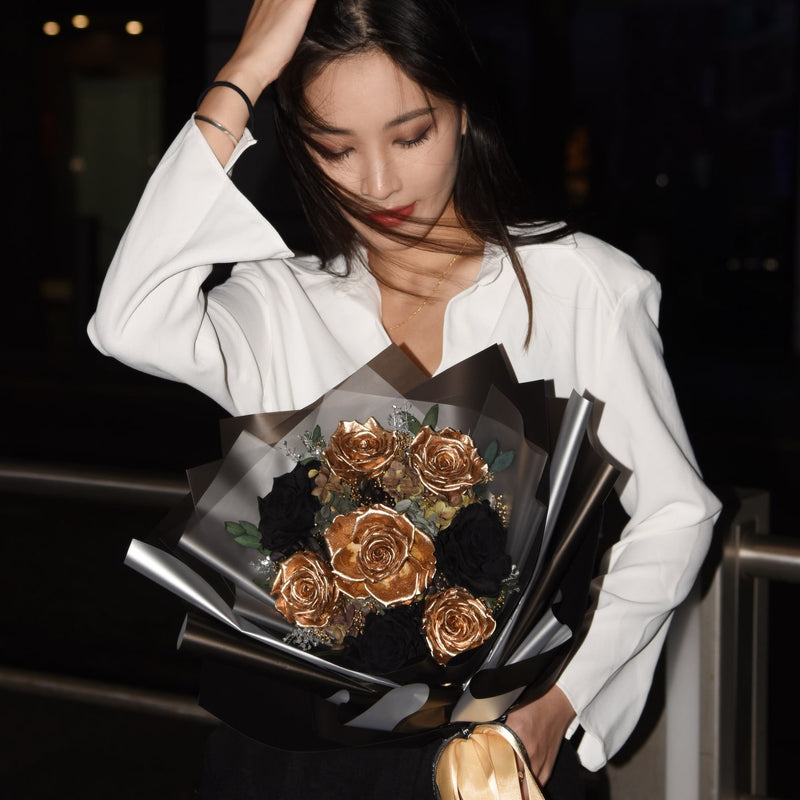 Preserved Flower Bouquet - Classic Black & Gold Roses